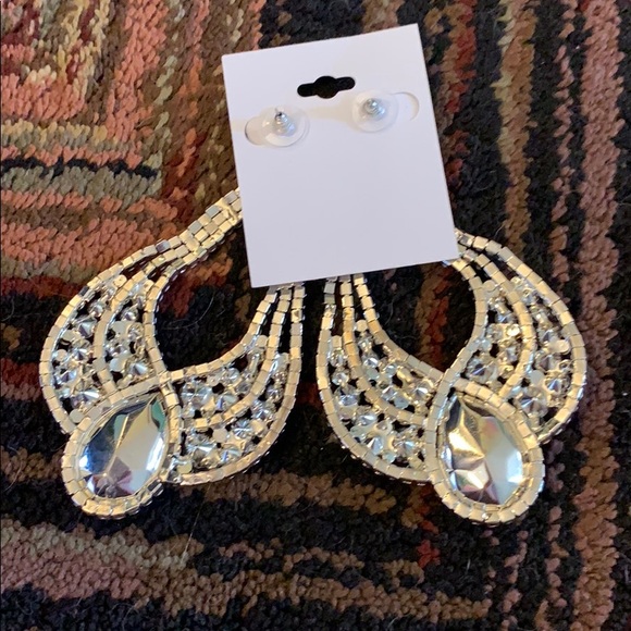 PRICE DROP! 🎉 Glam Pageant earrings clear stones - Picture 2 of 4
